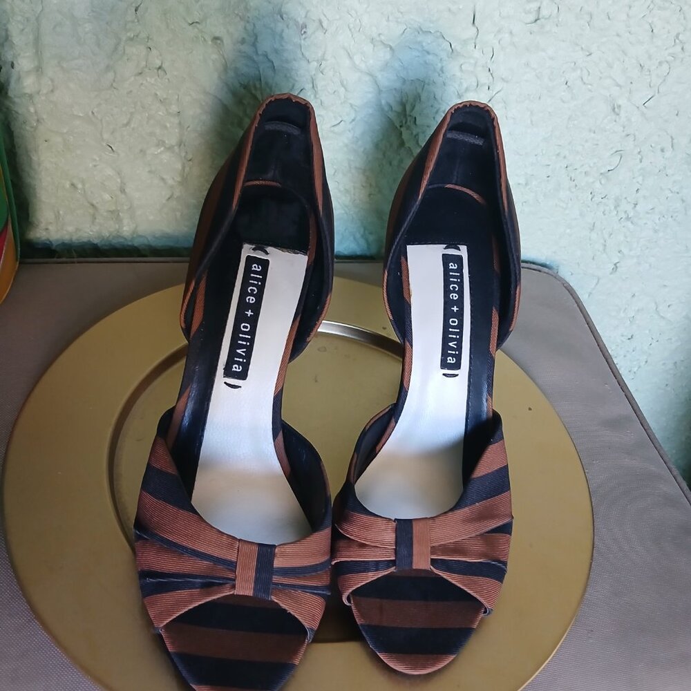 Alice Olivia  Gigi Stripe Heels